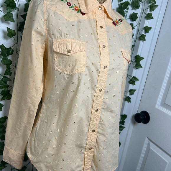Roxy Cream Casual Button Down Shirt with Embroidered Yoke - Picture 4 of 9
